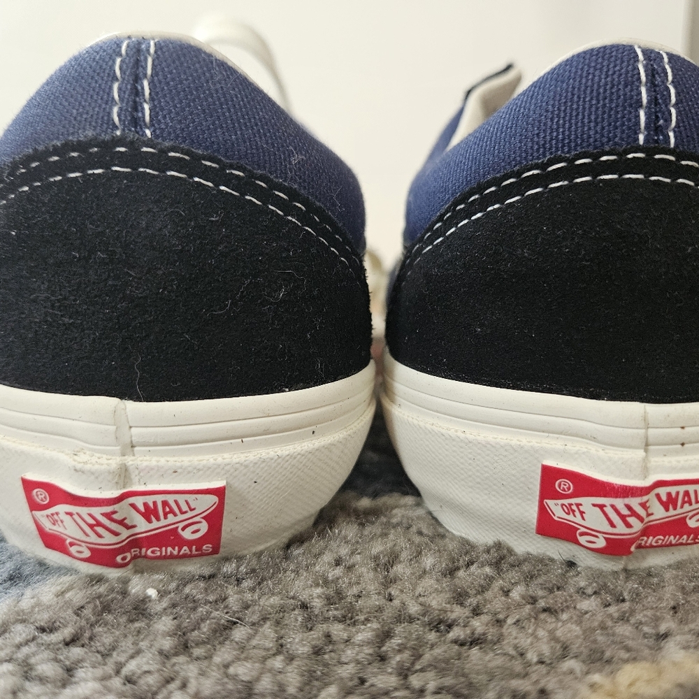 Vans - Picture 3 of 5